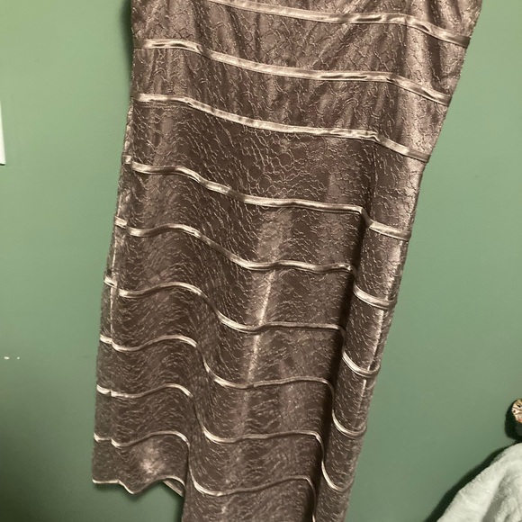 JS Collections Textured Dress - Picture 2 of 8